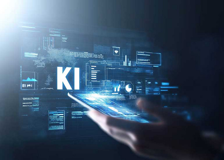 Die Bildcollage zeigt eine Hand, die ein Tablet vor einer digitalen Benutzeroberfläche mit Diagrammen und Datenanzeigen hält. Im Mittelpunkt steht der Schriftzug „KI“, der die Themen Künstliche Intelligenz und digitale Technologien visualisiert. Das Bild wurde mithilfe von KI erstellt.