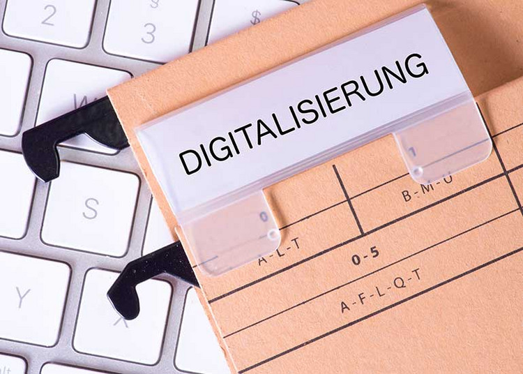 Auf einer Tastatur befindet sich ein Register mit der Aufschrift "Digitalisierung".