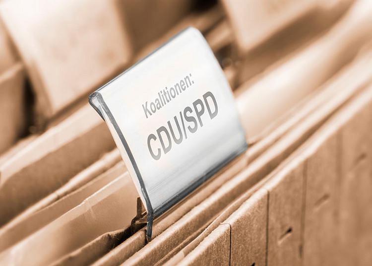 Detailansicht auf ein Hängeregister. Auf dem Schild steht "Koalitionen: CDU/SPD".