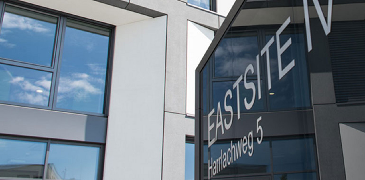 Der Eingangsbereich des Gebäudes des Nexia-Standorts in Mannheim ist hier zu sehen.