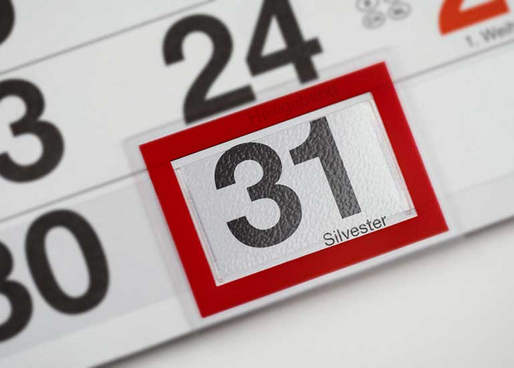 Zu sehen ist ein Kalendarium. Der 31. Dezember ist markiert.