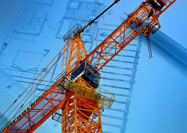 Bildcollage eines Baukrans vor einer Bauzeichnung.