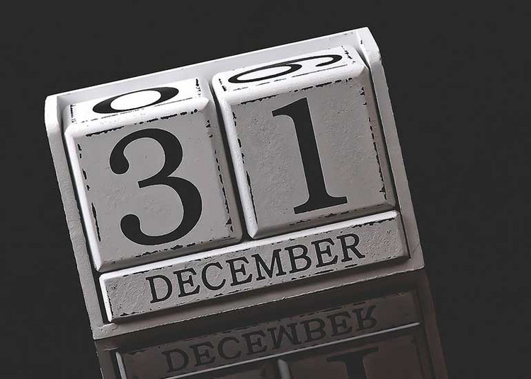 Ein Würfelkalender zeigt das Datum 31. Dezember.