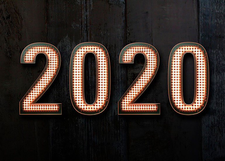 Gezeigt sind Leuchtbuchstaben, die "2020" bilden.