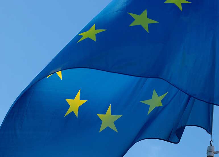 Abgebildet ist eine Europaflagge.