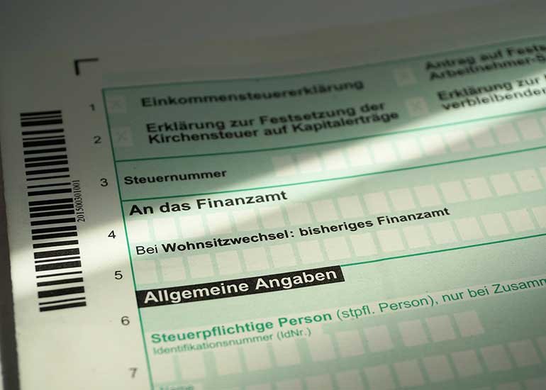 Abgebildet ist ein Einkommensteuerformular.