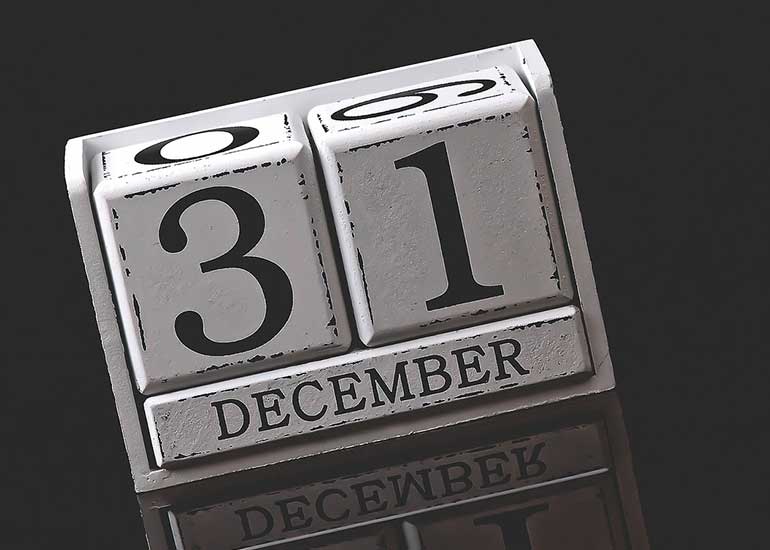 Ein Würfelkalender zeigt das Datum 31. Dezember.